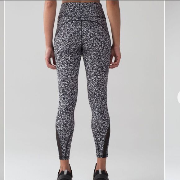 Lululemon Women’s Invigorate 7/8 Tight Daisy Dust Alpine White/Black Size 6 - Picture 3 of 8